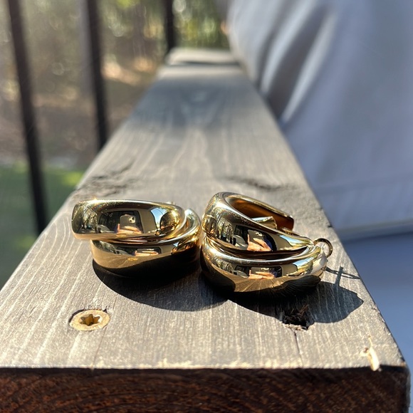 Revolve hoop earring’s - Picture 4 of 4